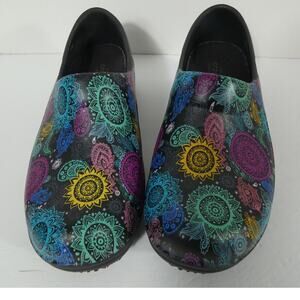 Crocs Neria Pro ll Clogs Women's 8 Paisley Geometric Nurse Working Gardening